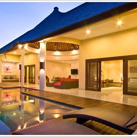 Oval Villa Bali Seminyak Pokoj fotografie